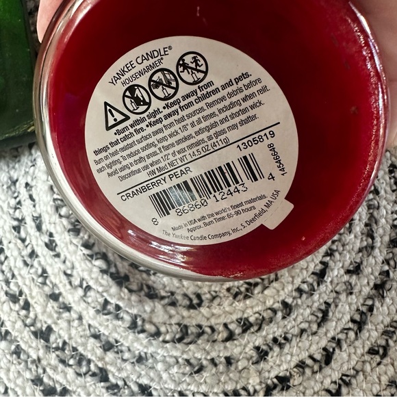 Discontinued Yankee Candle Cranberry Pear Jar- Vibrant Red 14.5 Oz medium size - Picture 3 of 5